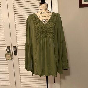 NWOT Torrid Women’s Plus Size 2X Long Sleeve Green Top